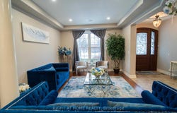 593 Renshaw Court, Mississauga, Ontario L5H4L7
