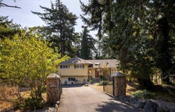 3935 Tudor Ave, Saanich, British Columbia V8N4L2