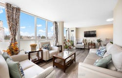 302 - 3 Rowntree Road W, Toronto, Ontario M9V5G8