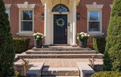 40 Oatlands Crescent, Richmond Hill, Ontario L4C9P1