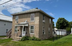 124-126 Rue Léopold, Cowansville, QC J2K1X5, CA, Cowansville, Quebec J2K1X5