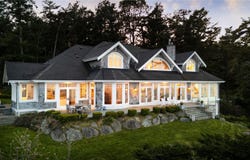 2600 Queenswood Dr, Saanich, British Columbia V8N1X5