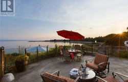 1611 Hollywood Crescent, Victoria, British Columbia V8S1H8