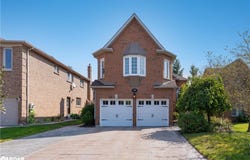 19 Grand Forest Drive, Barrie, Ontario L4N 7E7