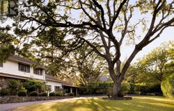 3460 Beach Drive, Oak Bay, British Columbia V8R6M5