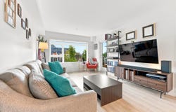 1519 Crown Street 305, North Vancouver, British Columbia V7J 1G6
