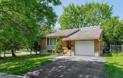 31 Mulberry Lane, Waterloo, Ontario N2L 5L4