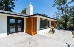 2126 Lansdowne Rd, Oak Bay, British Columbia V8P 1V6