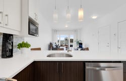 2739 Rue Hochelaga, Montréal, Quebec H2K1J9