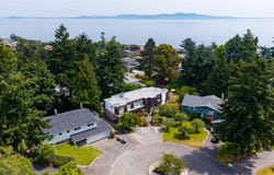 2059 Saltair Pl, Saanich, British Columbia V8N 4S4