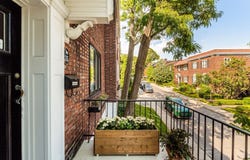 35 Av. Thornhill, Westmount, Quebec H3Y 2E1