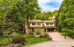 843 Place des Mésanges, Saint-Bruno-de-Montarville, Quebec J3V 6E4