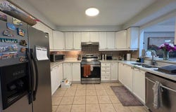 Main & - 3070 Wrigglesworth Crescent, Mississauga, Ontario L5M6W6