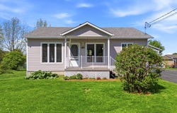 525 Rue Monfette, Val-des-Sources, Quebec J1T3R2