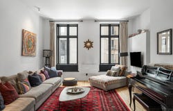 435 Rue Notre-Dame E., Ville-Marie, QC H2Y1C9, CA, Ville-Marie, Quebec H2Y1C9