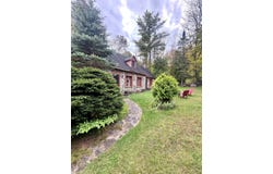 385 Ch. du Lac-Bleu, Saint-Hippolyte, Quebec J8A1L9