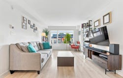 1519 Crown Street 305, North Vancouver, British Columbia V7J 1G6