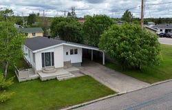 31 Rue de la Rivière, Port-Cartier, QC G5B1P5, CA, Port-Cartier, Quebec G5B1P5