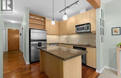 560 RAVENWOODS Drive, North Vancouver, British Columbia V7G2T3