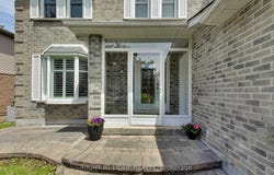 393 Vanden Bergh Boulevard, Newmarket, Ontario L3Y7Z8