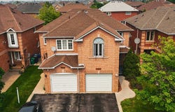 7031 Graydon Court, Mississauga, Ontario L5N7H4