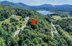 24 Rue Quinlan, Bromont, Quebec J2L 0S7