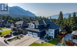 1504 POPLAR Street, Golden, British Columbia V0A1H0