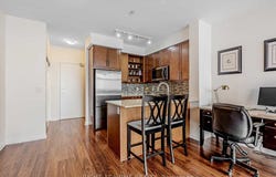 1010 - 65 Oneida Crescent, Richmond Hill, Ontario L4B0G9