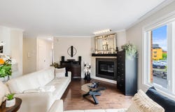 8145 Rue de Londres, Brossard, QC J4Y0K5, CA, Brossard, Quebec J4Y0K5