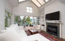 2250 W 3rd Avenue 402, Vancouver, British Columbia V6K 1L4