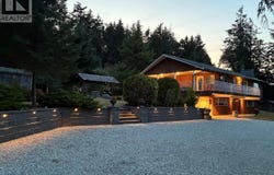 330 Salt Spring Way, Salt Spring, British Columbia V8K2G7