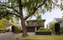 1611 Hollywood Crescent, Victoria, British Columbia V8S1H8