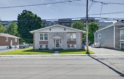 886 Rue Laviolette, Saint-Jérôme, Quebec J7Y2W4