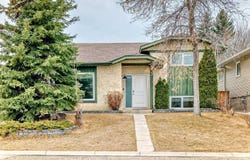 120 MacEwan Glen Way NW, Calgary, Alberta T3K 2G7