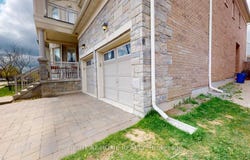 60 Chesney Crescent, Vaughan, Ontario L4H4A5