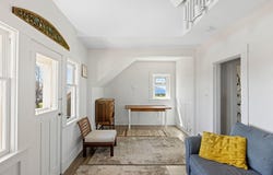 16 Howe St, Victoria, British Columbia V8V 4K3