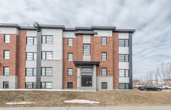 745 Rue Filion 403, Saint-Jérôme, Quebec J7Z 0G7