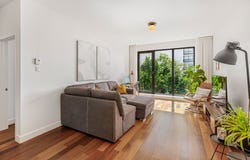 2121 Rue Sherbrooke E. #301, Montréal (Le Plateau-Mont-Royal), Quebec H2K1C2