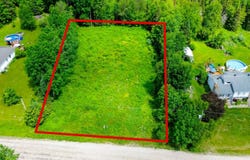 Rue des Iris, Mont-Laurier, QC J9L0E5, CA, Mont-Laurier, Quebec J9L0E5