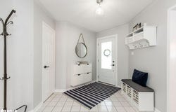 33 Etherington Crescent, Barrie, Ontario L4N 7T2