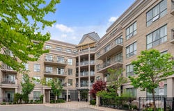 422 - 180 John West Way, Aurora, Ontario L4G0R3