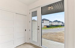 206-206A Rue James, Sainte-Marthe-sur-le-Lac, Quebec J0N1P0