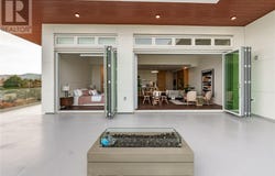 9570 Fifth Street, Sidney, British Columbia V8L2W5