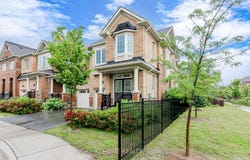 115 Knott End Crescent, Newmarket, Ontario L3Y0E4