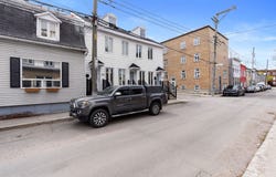 395-397 Rue Châteauguay, La Cité-Limoilou, QC G1K2E2, CA, La Cité-Limoilou, Quebec G1K2E2