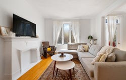 945 Av. Rockland, Montréal, Quebec H2V3A3