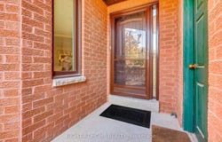 3251 Greenbelt Crescent, Mississauga, Ontario L5N5X8