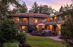 2895 Lansdowne Rd, Oak Bay, British Columbia V8R 3P8
