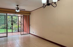 De la Escuela Rubén Darío, 200 N, 50 O, 50 N, 75 O casa 4 4, Santa Rosa, Santo Domingo, Heredia, Santo Domingo, Heredia 40301