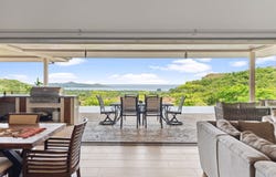 Casa Pickle on the Hill: Spacious Private Estate with Pickleball Court, Mature Gardens & Independent Guest Apartment, Playa Flamingo, Guanacaste 50304